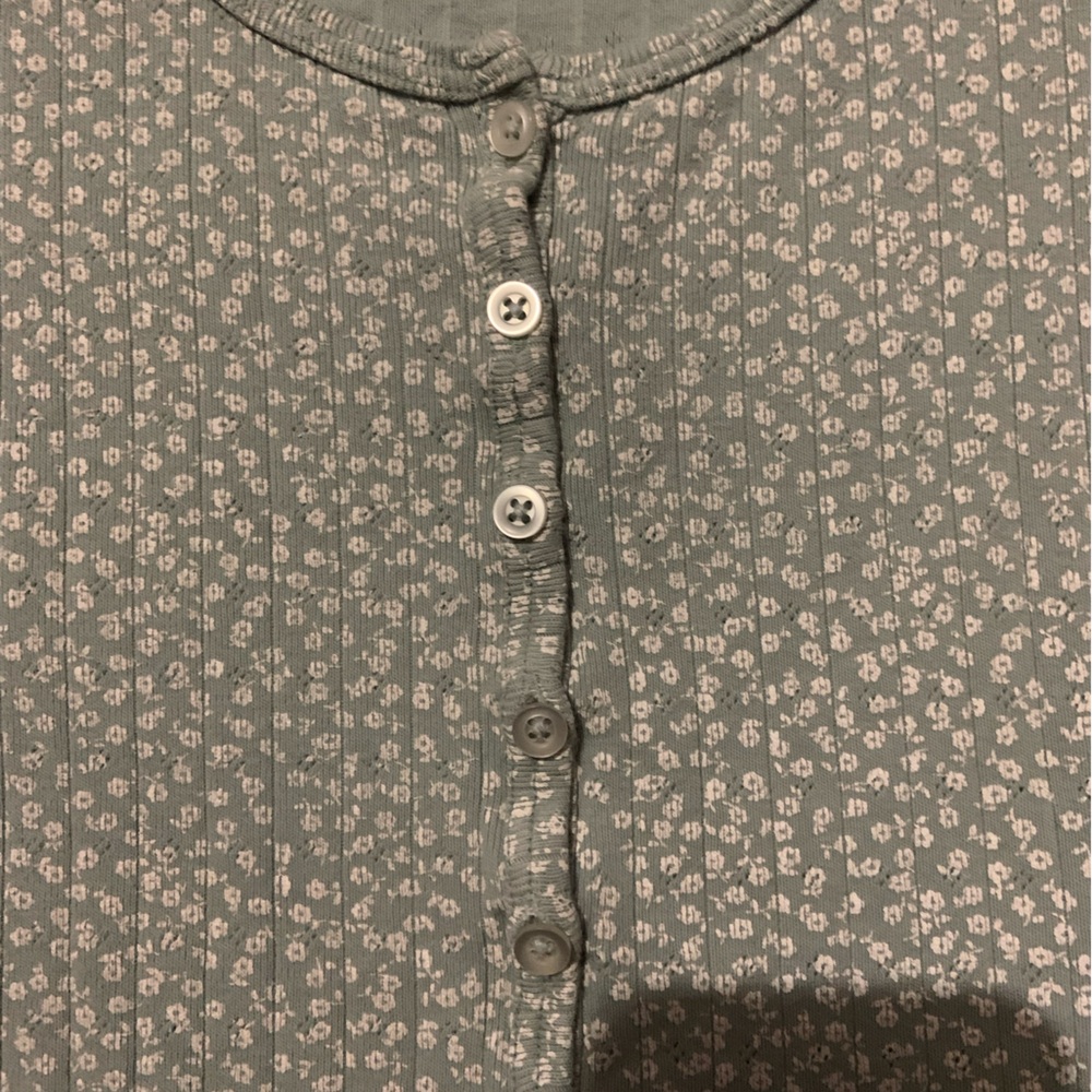 Floral Button-Up Top - Picture 2 of 4